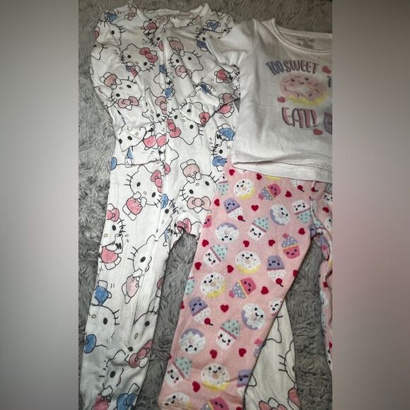 5 piece girls Pajamas Size 18 M Spider Girl Hello Kitty Cupcake - Picture 6 of 7